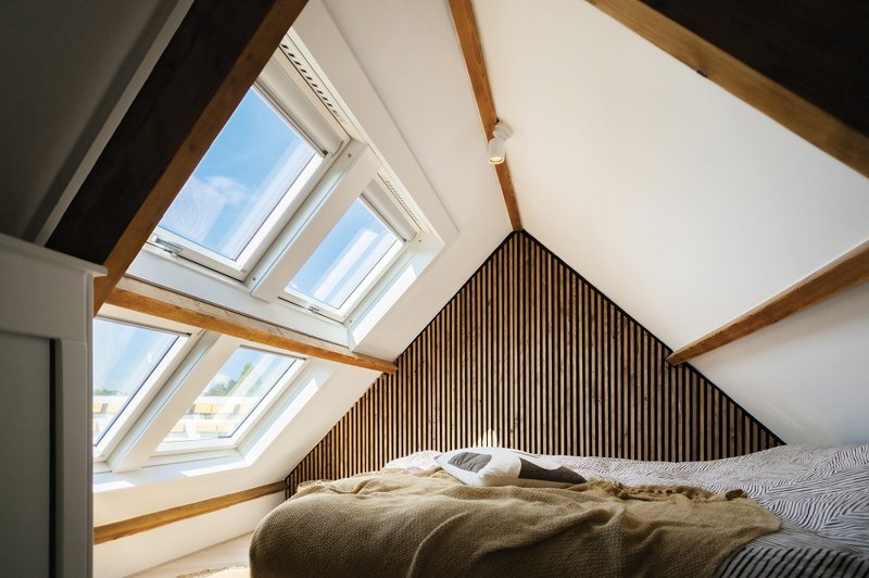 Kameralna sypialnia na słonecznym strychu